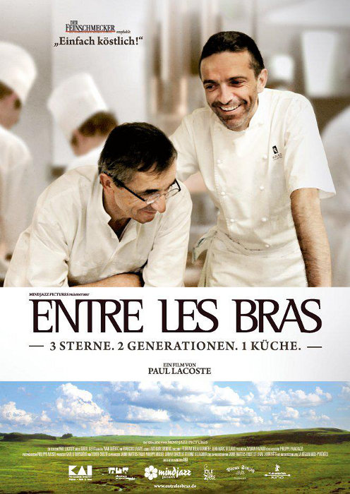 Plakat zum Film: Entre les Bras - 3 Sterne. 2 Generationen. 1 Küche.